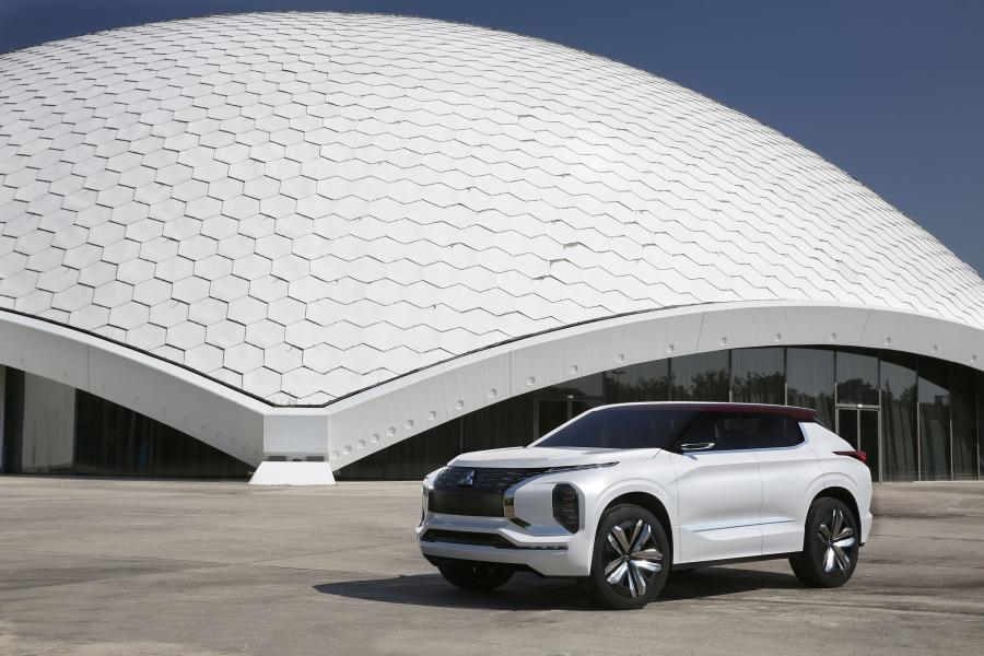  Mitsubishi GT-PHEV Concept 2016 года  (фото 18 из 30)